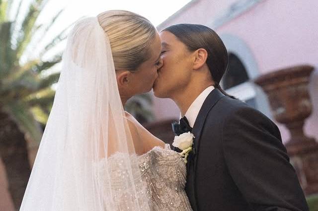 切尔西女足前锋科尔与女友举办婚礼